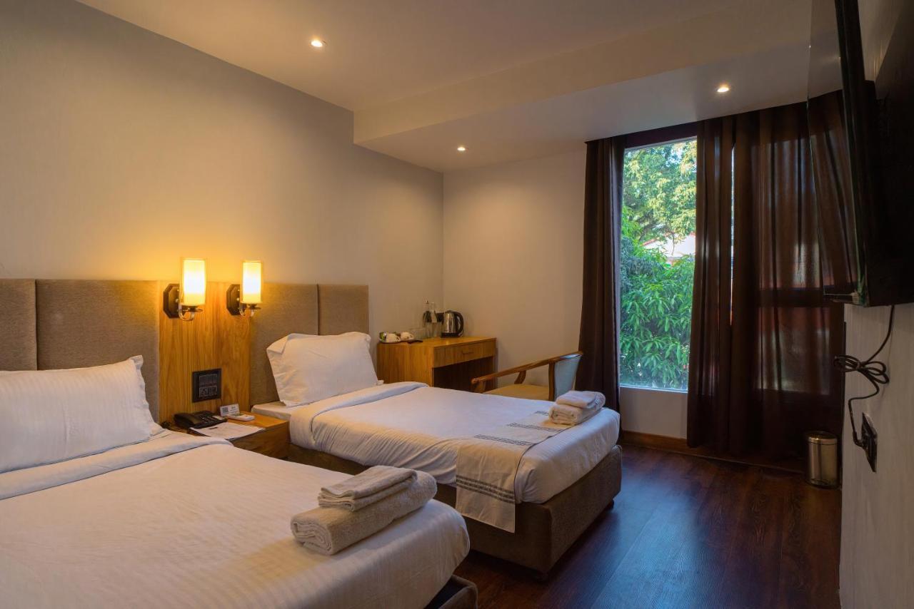 Emerald Hotel Āīzawl Esterno foto