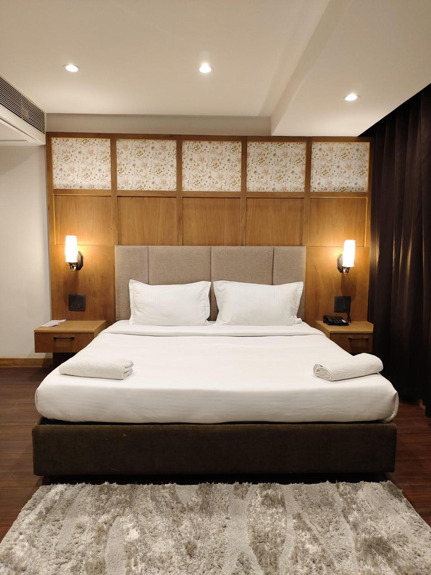 Emerald Hotel Āīzawl Esterno foto